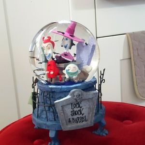 Nightmare Before Christmas wind up snow globe